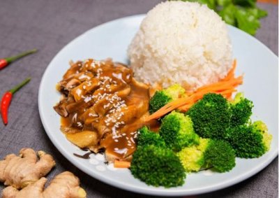 ​大米长虫了怎么办？米农教你3招，不用晒不用洗，米虫都跑光光