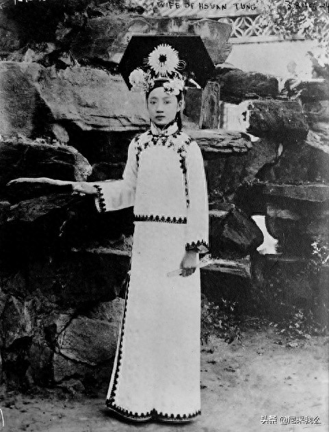 末代皇后婉容的老照片，最美的还是最后一张