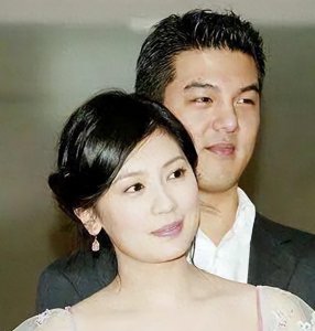 ​“浪子”富商孙志浩：辜负前妻贾静雯，但对现任妻子宠爱有加