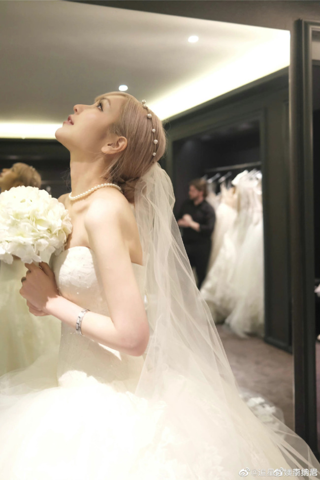 周扬青晒婚纱照 姐姐杀我 