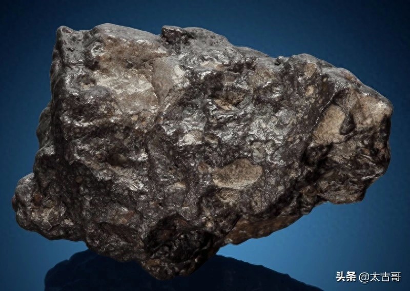 珍贵的【月球陨石】长石角砾岩陨石图组