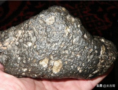 ​珍贵的【月球陨石】长石角砾岩陨石图组