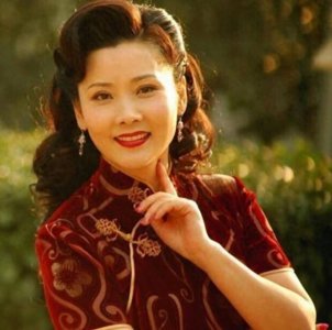 ​杨楠：不花一分钱娶到美人何赛飞，宠她33年，待她温柔细心