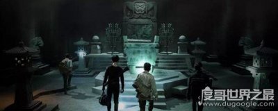 ​《盗墓笔记》万奴王最后是怎么死的？被吴邪炸死在了云顶天宫