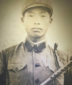 ​英雄王杰舍身救下12条生命，八年未婚妻守候终生，每年都去祭拜