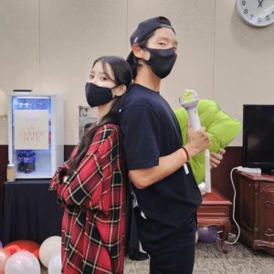 ​李准基现身IU演唱会 二人同框梦回《步步惊心:丽》