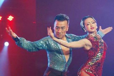 ​巩新亮舞林大会舞蹈金星毫不留情的告诉她不适合跳舞