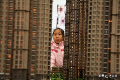 ​房产销售很赚钱？卖出一套100万的房子，能拿多少提成