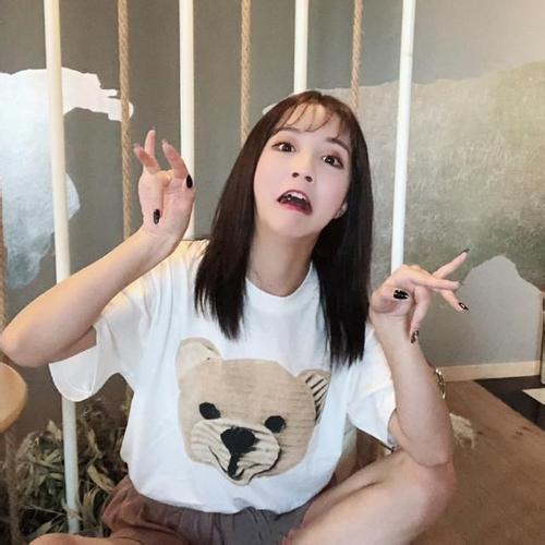 莉哥路人合影拍照,网友:真正的女神从来不会见光死!