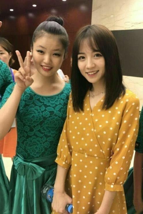 莉哥路人合影拍照,网友:真正的女神从来不会见光死!