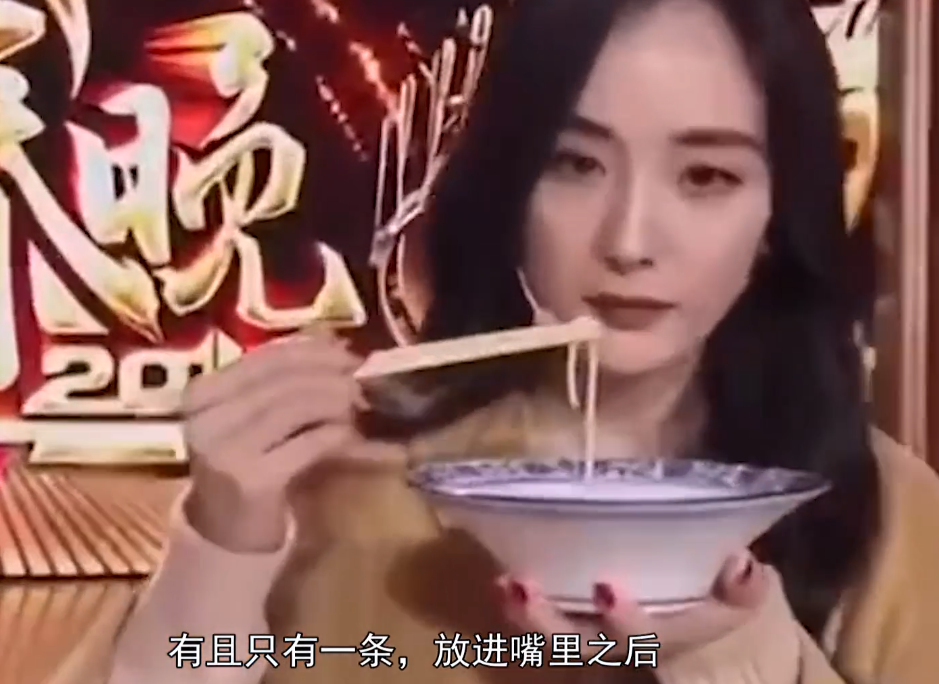 杨幂杨紫私下互动被拍，明星冷门交集科普，微博之夜隐藏细节太多