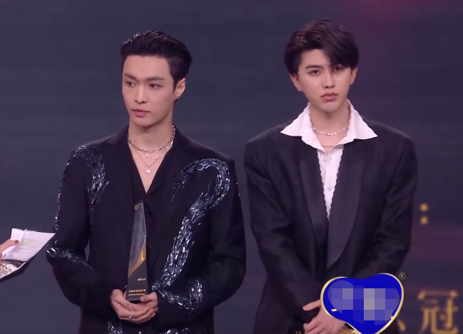 杨幂杨紫私下互动被拍，明星冷门交集科普，微博之夜隐藏细节太多