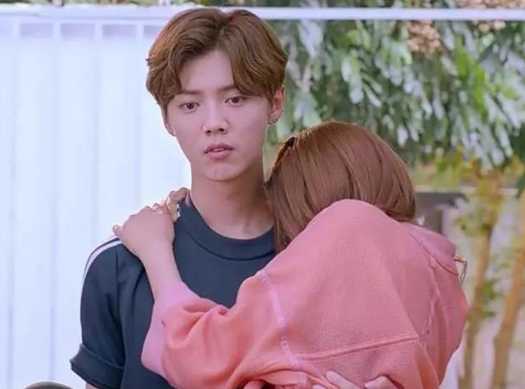 杨幂杨紫私下互动被拍，明星冷门交集科普，微博之夜隐藏细节太多