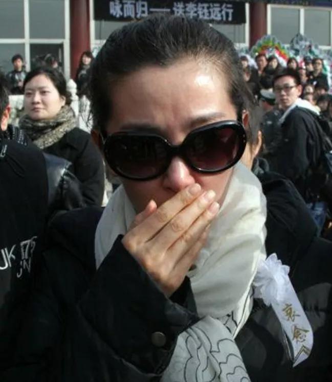 杨幂杨紫私下互动被拍，明星冷门交集科普，微博之夜隐藏细节太多