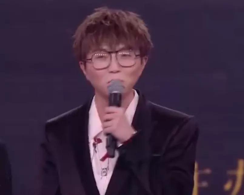 杨幂杨紫私下互动被拍，明星冷门交集科普，微博之夜隐藏细节太多