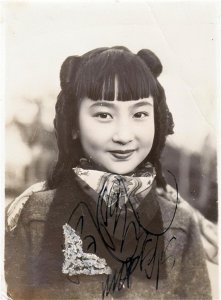 ​凤凰个人资料：美貌不输王丹凤，两段婚姻都幸福，晚年却很凄凉