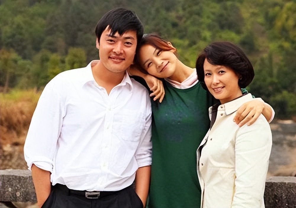 孝顺的张桐:成名后为父母买房,和女友相恋6年结婚,40岁没孩子