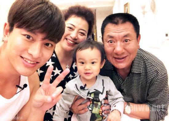 贾乃亮个人资料父母（贾乃亮家庭背景曝光）(11)