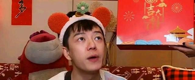 王栎鑫整过容吗(过气快男窘况风光早已不再)