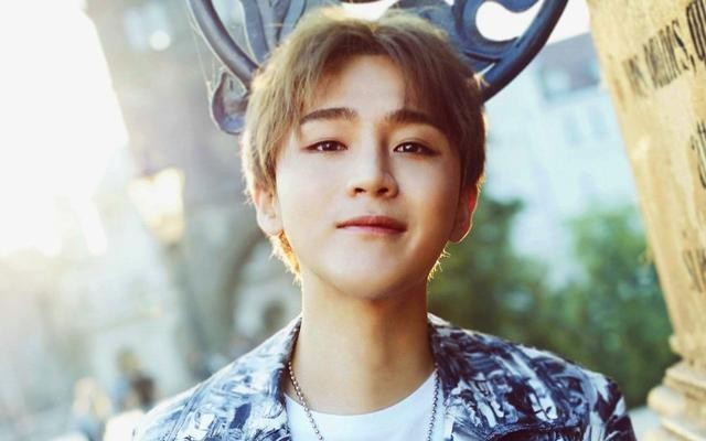 王栎鑫整过容吗(过气快男窘况风光早已不再)