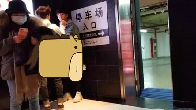 王栎鑫整过容吗(过气快男窘况风光早已不再)