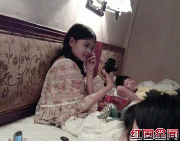 变形计李耐阅整容 自残原因曝光