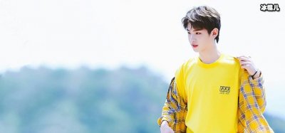 ​黄明昊坐轮椅现身是怎么一回事，网友留言纷纷被劝删是怎么回事？