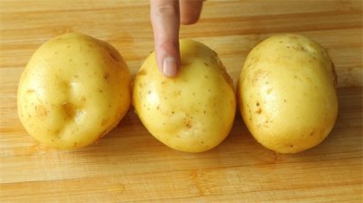 ​土豆饼这样做太好吃了，外酥里嫩，做法简单，出锅大人孩子都爱吃