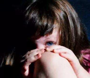 操纵暗网、侵犯上百名儿童，又一跨国恋童癖团伙被端！50多名儿童获救