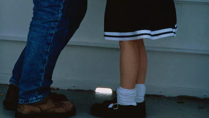 操纵暗网、侵犯上百名儿童，又一跨国恋童癖团伙被端！50多名儿童获救