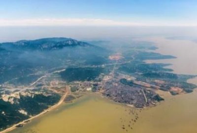 ​世界上最长的脚趾甲，长12.7厘米30年未剪