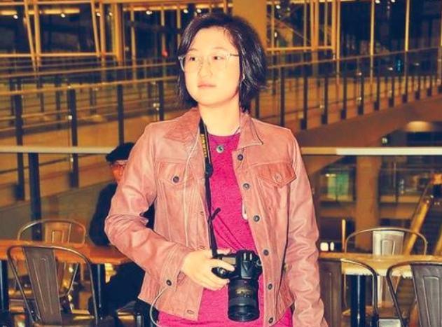 小龙女订婚改姓氏,吴绮莉松口对外回应,网友:这是看不起成龙吧