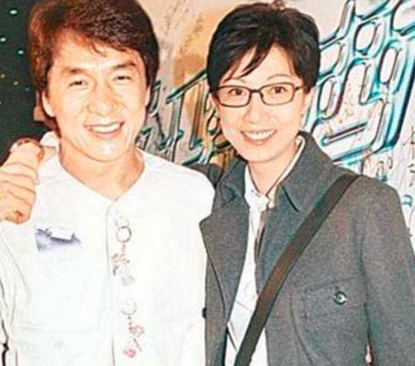 小龙女订婚改姓氏,吴绮莉松口对外回应,网友:这是看不起成龙吧