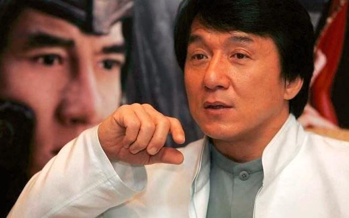 小龙女订婚改姓氏,吴绮莉松口对外回应,网友:这是看不起成龙吧