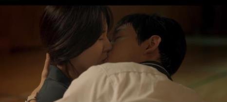 韩国女教师学生电影 三个主角演的很到位