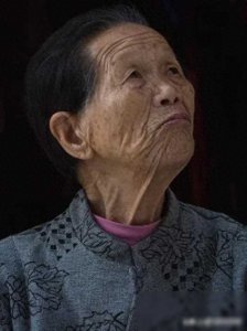 ​说句挨骂的话，高龄老人不仅对社会是一种负担，对家庭是一种灾难