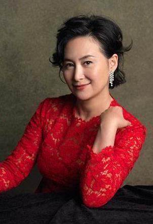 赌王女儿曾是香港女首富,与陈百强有缘无分,美过前夫现任李嘉欣