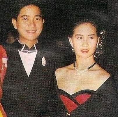 赌王女儿曾是香港女首富,与陈百强有缘无分,美过前夫现任李嘉欣