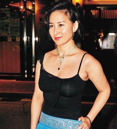 赌王女儿曾是香港女首富,与陈百强有缘无分,美过前夫现任李嘉欣