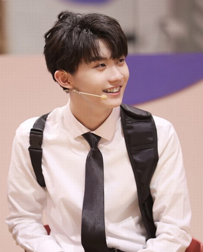 张彬彬马嘉祺身高(马嘉祺和张彬彬身高对比)