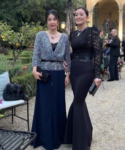 ​破圈！巩俐郭晶晶同框 两人亲昵挽手笑容优雅