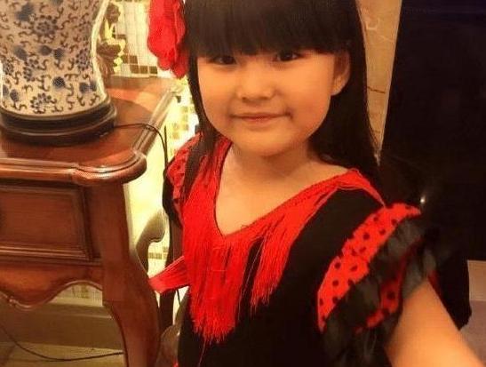 李湘晒出自己一家的豪宅:家里有一个大花园,装修豪华又大气