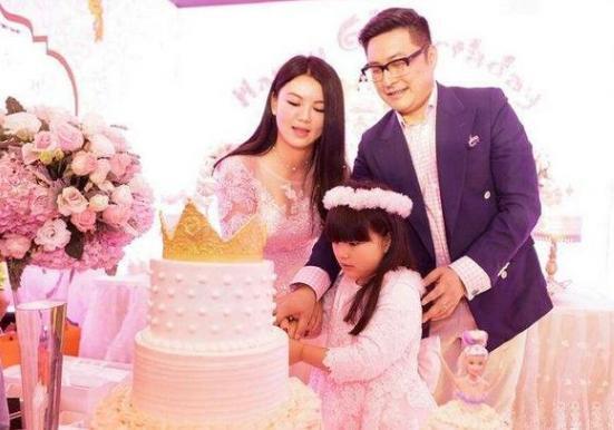 李湘晒出自己一家的豪宅:家里有一个大花园,装修豪华又大气