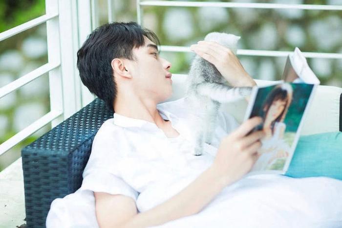 许凯和前女友写真曝光,看到照片后,原来才是许凯的颜值巅峰