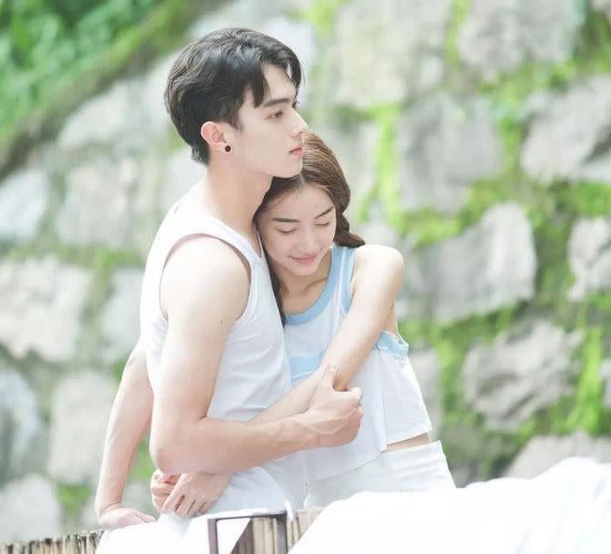 许凯和前女友写真曝光,看到照片后,原来才是许凯的颜值巅峰