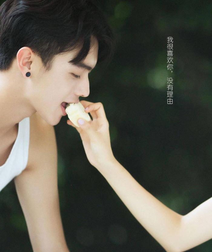 许凯和前女友写真曝光,看到照片后,原来才是许凯的颜值巅峰