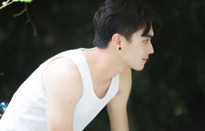 许凯和前女友写真曝光,看到照片后,原来才是许凯的颜值巅峰