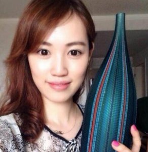 ​马蓉在老公视角下露灿烂笑容，在日本疯玩，狂晒漫画腿的修图照