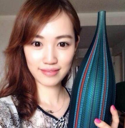 马蓉在老公视角下露灿烂笑容，在日本疯玩，狂晒漫画腿的修图照