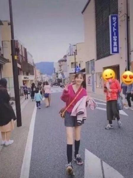 马蓉在老公视角下露灿烂笑容，在日本疯玩，狂晒漫画腿的修图照